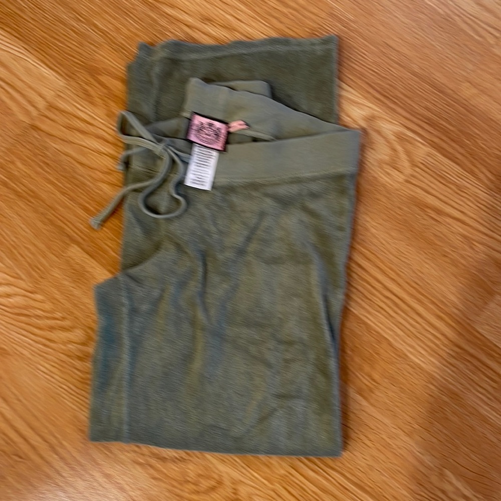 Juicy Couture  French terry olive Capri pants